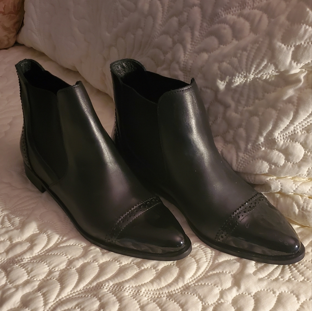 The Girotti Ladies "Chelsea" Bootie.